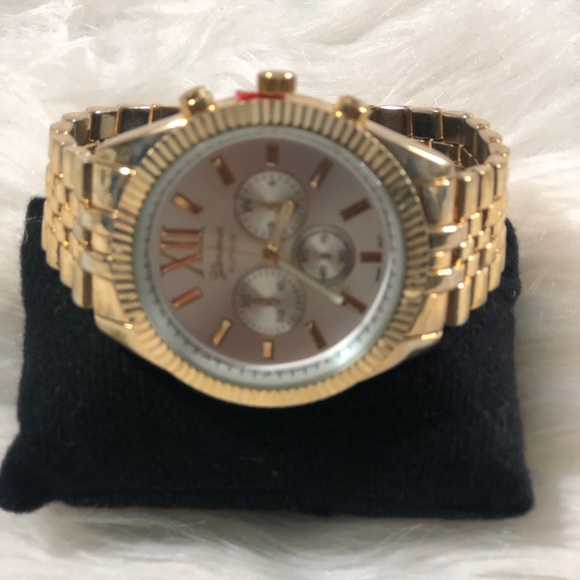 NEW - Classic Gold Watch - Picture 6 of 15